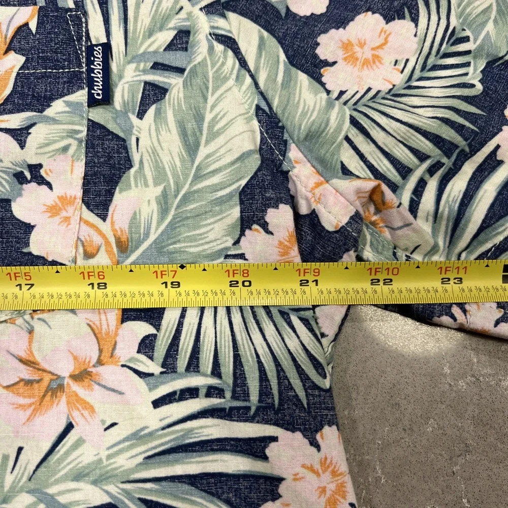 Chubbies Shirt Men Large Hawaiian Floral Reverse Print Short Sleeve Resort Beach